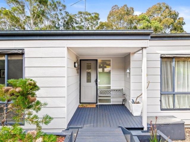 PEACEFUL LIVING WITH BUSH VIEWS & WALKING DISTANCE TO CORRIGANS BEACH