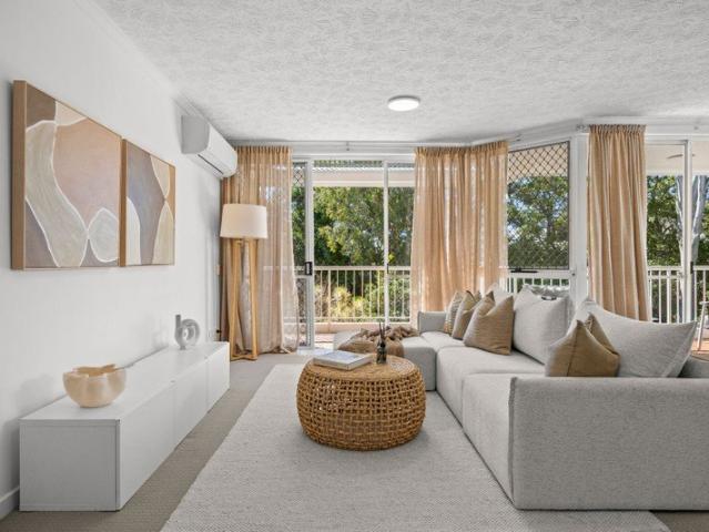 Peaceful Living with Everything at Your Doorstep