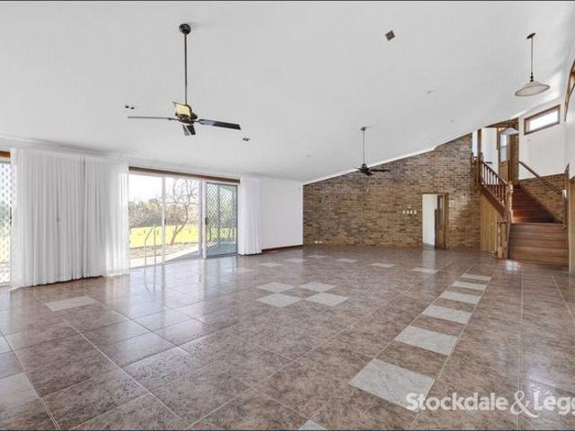 Peaceful Living With Incredible Bay Views