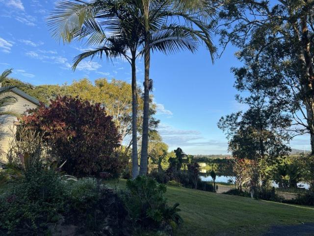 Peaceful Living with Space and Nature to Enjoy