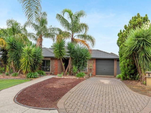 Peaceful Living with Space & Exceptional Entertaining at Stratford Lane