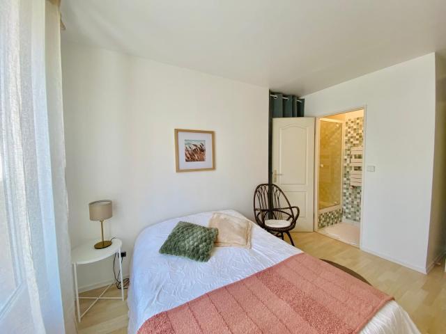 Peaceful Luxury Villa with 900sqm Garden and cathedral Living room 10 min from Disneyland 30 minutes from Paris
