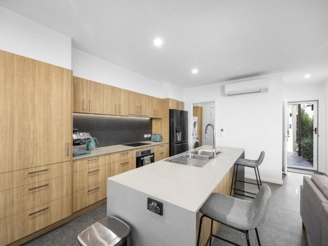 Peaceful, Modern Living in a Central Buderim Location