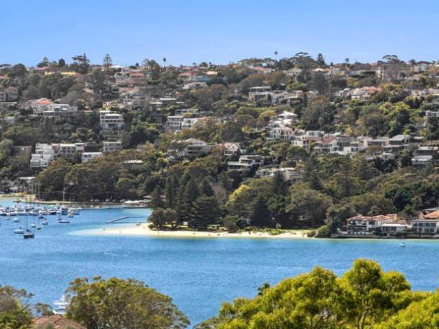 Peaceful Mosman apartment with harbour outlook