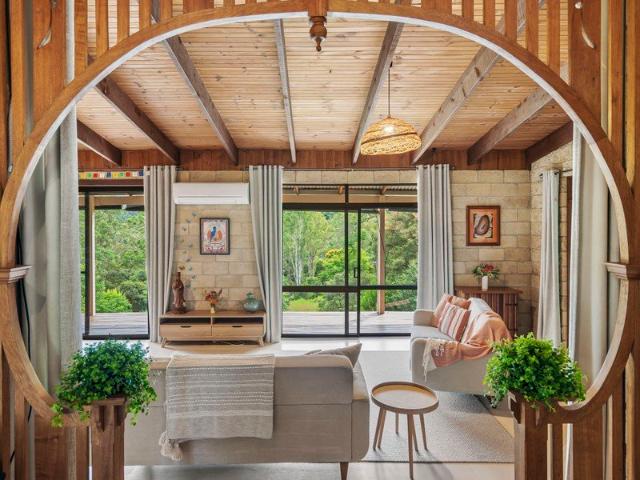 Peaceful Oasis Surrounded by Nature: Comfort and Sustainability with Captivating Views