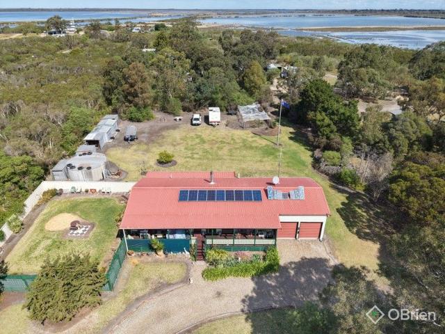 Peaceful Off Grid Living on Over 3,500m² A Hidden Gem in Hollands Landing