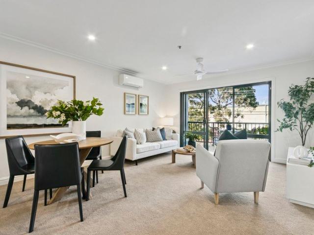 Peaceful One Bedroom Apartment with a Leafy Outlook