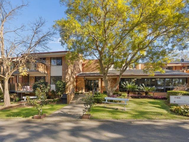 Peaceful Over 55s Living with a Beautiful Leafy Outlook