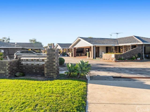Peaceful over 55s living with beautiful gardens & everyday convenience