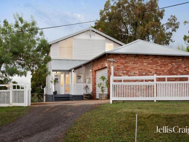 Peaceful Panton Hill Living with Space and Outlook