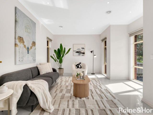 Peaceful Park front Living with Golf Course Views
