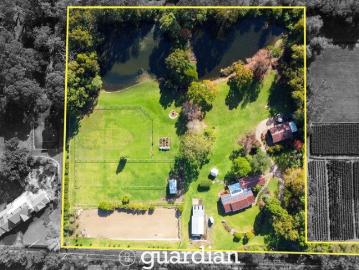 Peaceful, park like acreage retreat