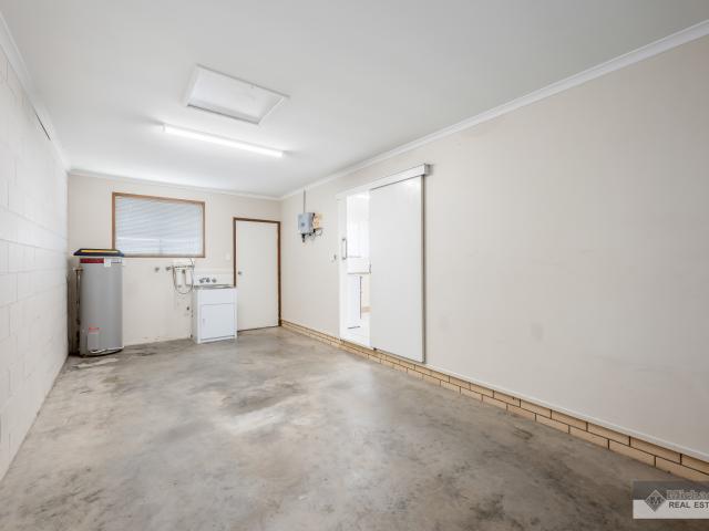 Peaceful Parkside Living in a low maintenance brick!