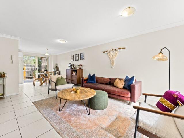 Peaceful Parkside Living in a Pet Friendly Complex