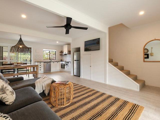 Peaceful Parkside Living with Resort Facilities Walk to Hastings Street