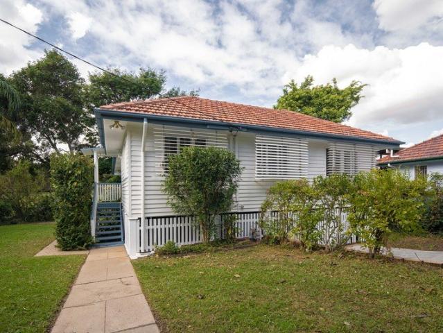 Peaceful Parkside Living With Room To Entertain