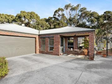Peaceful Parkside Living with Space, Comfort & Convenience