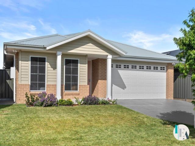 Peaceful Parkside Position As New Move in ready!