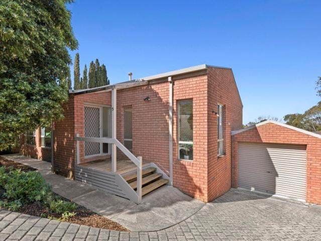 Peaceful, Private and Perfectly Positioned in Highton