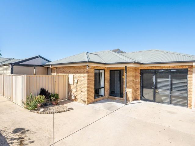 Peaceful, Private & Conveniently Positioned!
