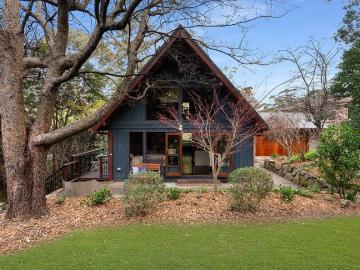 Peaceful Retreat with Character, Comfort and Convenience