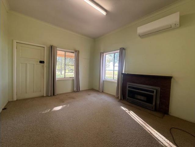 Peaceful Rural Cottage with Extensive Shedding