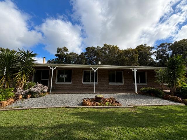 Peaceful Rural Living Just 20 Minutes from Town