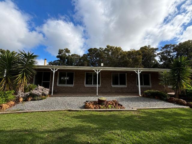 Peaceful Rural Living Just 20 Minutes from Town