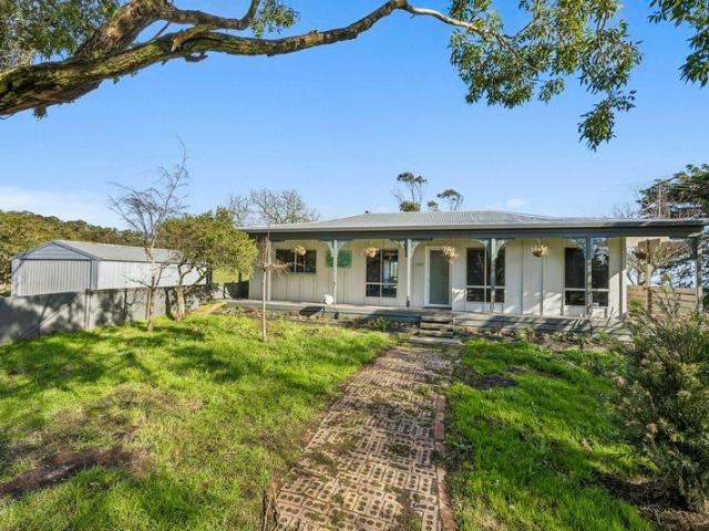 Peaceful Rural Living with Scenic Views