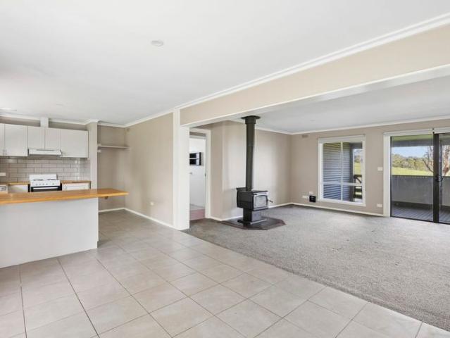 Peaceful Rural Living with Scenic Views