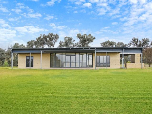 Peaceful Rural Living with Space to Enjoy