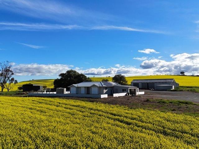 Peaceful Rural Living with Space & Comfort