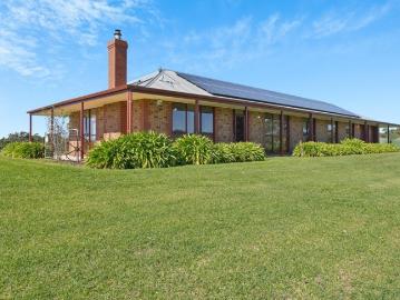 Peaceful rural living, without the upkeep!
