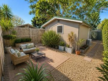 Peaceful South Umina Studio Living