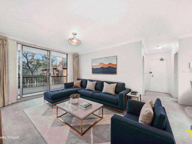 Peaceful, Spacious Apartment Surrounded by Leafy Views