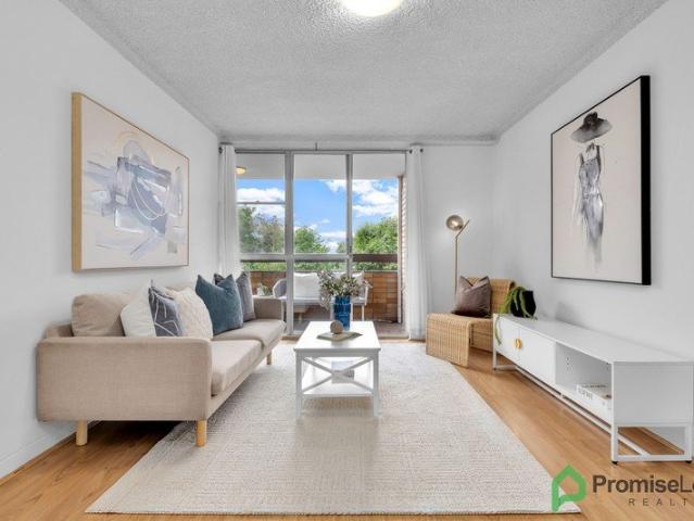Peaceful, Spacious & Convenient A Full Brick Carlingford Gem