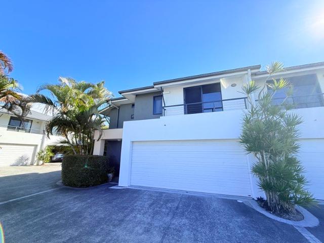 Peaceful, Spacious & Exceptionally Located Townhouse Living