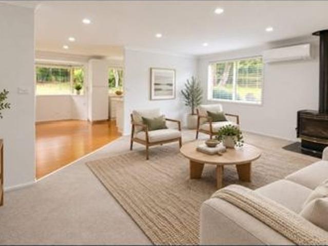 Peaceful & Spacious Living in a Leafy Leura Setting