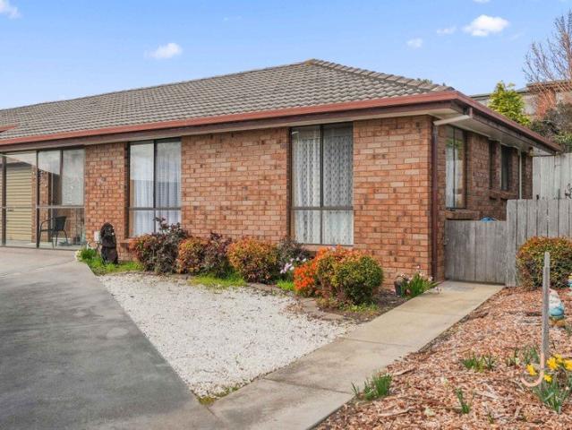 Peaceful, Spacious Living in Sought After Norwood