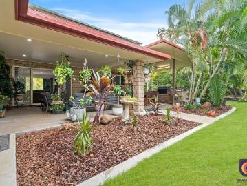 Peacefully Tranquil 5 Bedroom Home Postition on top of the hill in Rockyview 4000 m2