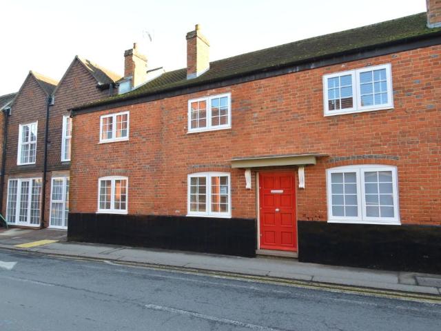 Peach Street, Wokingham RG40, 2 bed flat to rent, £1,600 pcm | PrimeLocation