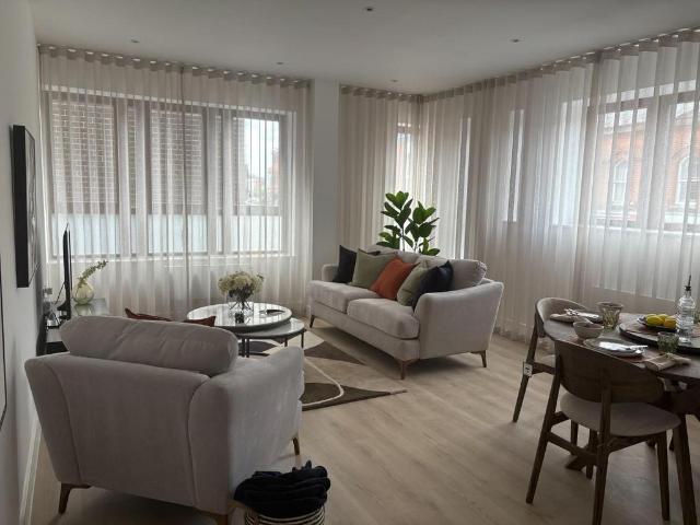 Peach Street, Wokingham 2 bed apartment to rent £1,900 pcm £438 pw