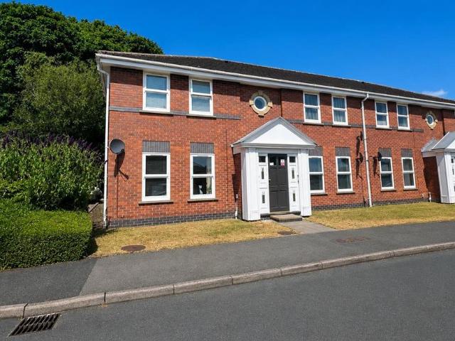 Peacock Court, Yeadon, Leeds, West Yorkshire LS19, 2 bed flat to rent, £925 pcm | PrimeLocation
