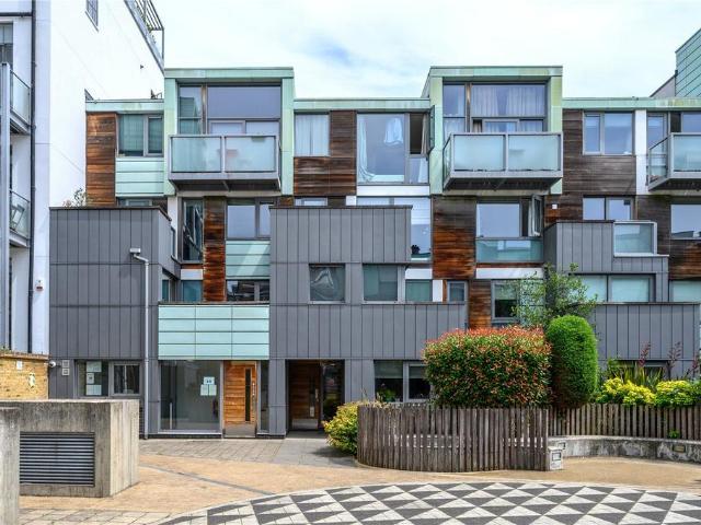 Peacock Place, London, United. 1 bed apartment to rent £2,600 pcm £600 pw