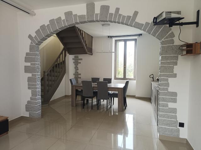 PEAGE DE ROUSSILLON, maison 105 m2 environ sur 2 niveaux, 3 chambres, 273 m2 de terrain