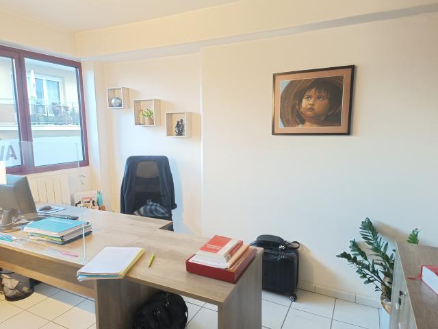 PEAGE DE ROUSSILLON, proche centre ville, appartement 81m2 1er étage avec ascenseur, place parking privative