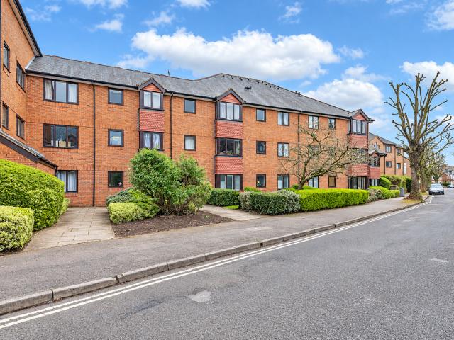Peakes Place, St Albans AL1 2 bed apartment to rent £1,750 pcm £404 pw