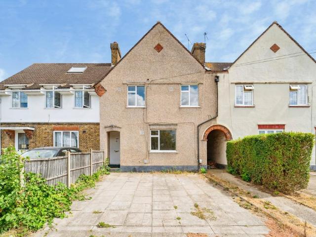 Pear Tree Avenue, Yiewsley, West. 3 bed terraced house to rent £2,100 pcm £485 pw