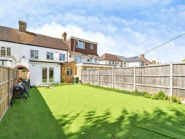 Pear Tree Avenue, Yiewsley, West Drayton, UB7