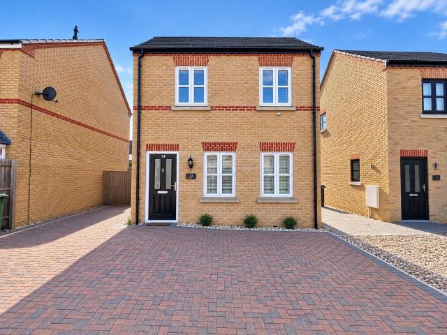 Pear Tree Gardens, PETERBOROUGH PE1 3 bed detached house to rent £1,200 pcm £277 pw